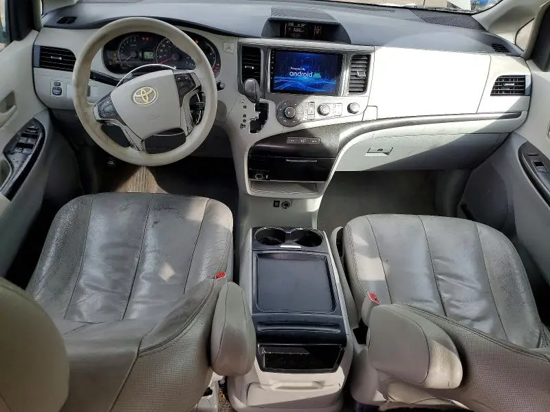 2011 TOYOTA SIENNA LE 8-PASSENGER  