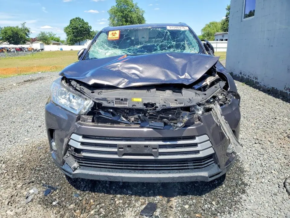 2019 TOYOTA HIGHLANDER XLE  