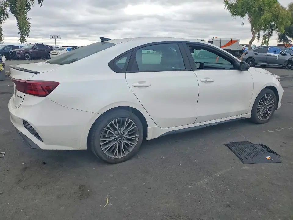 2024 KIA FORTE GT LINE  