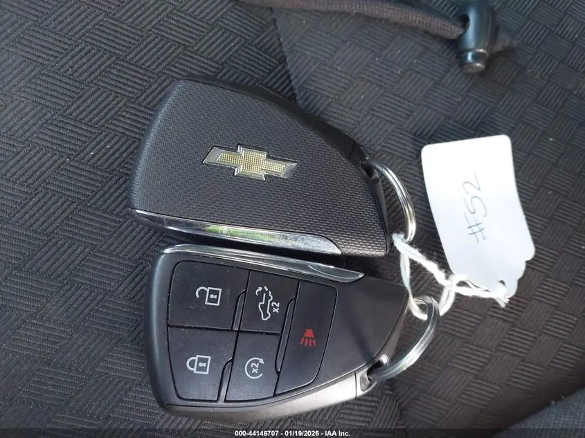 2023 CHEVROLET SILVERADO 1500 4WD  SHORT BED LT WITH 2FL