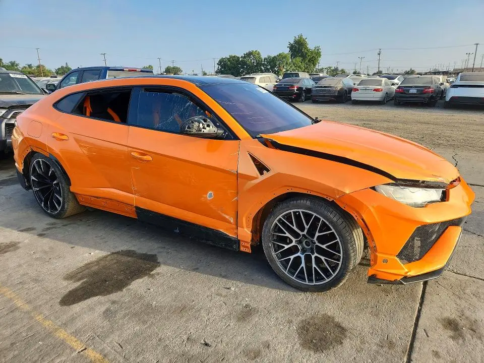 2022 LAMBORGHINI URUS   