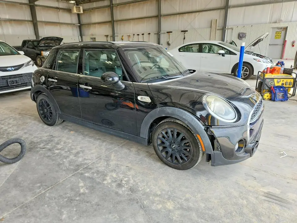 2017 MINI COOPER S  