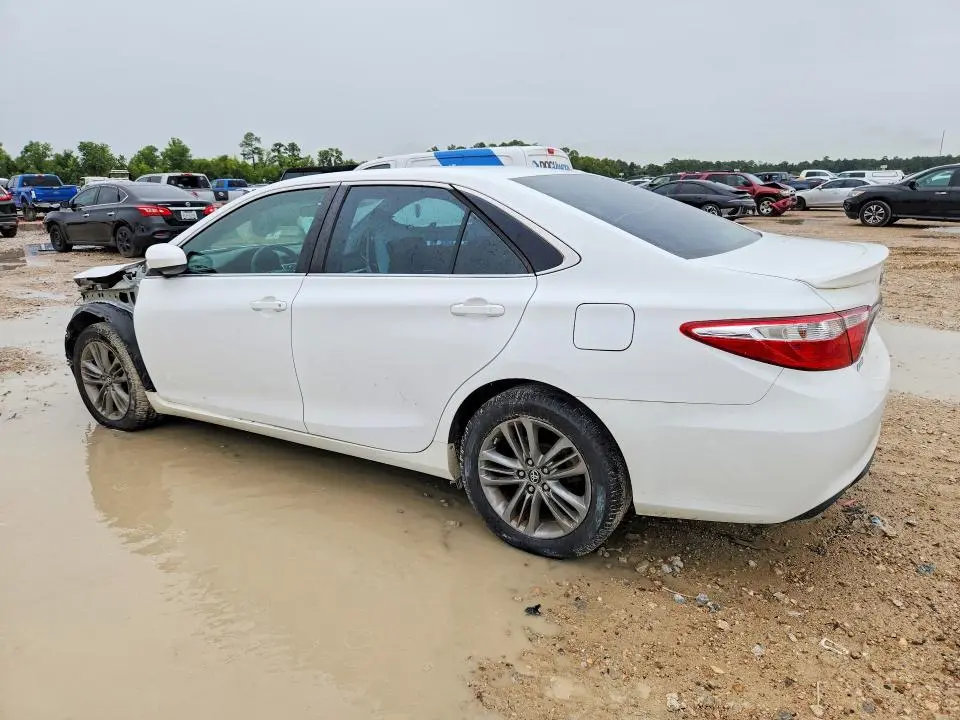 2016 TOYOTA CAMRY SE  