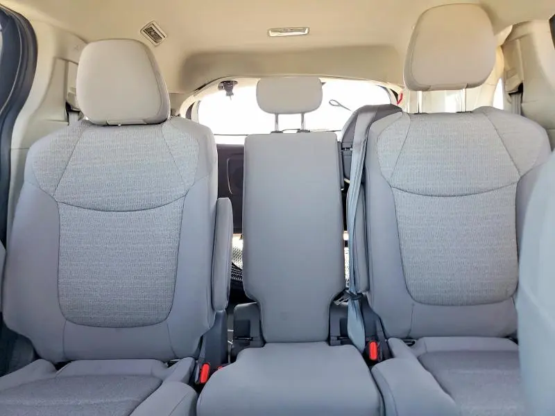 2021 TOYOTA SIENNA LE  