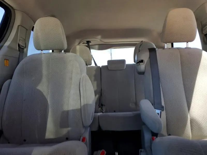 2012 TOYOTA SIENNA LE  