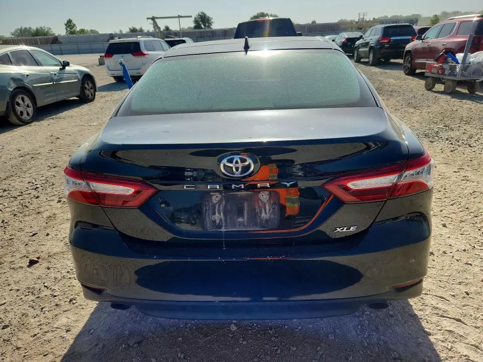 2020 TOYOTA CAMRY XLE  