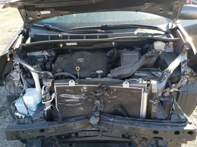 2017 TOYOTA SIENNA XLE