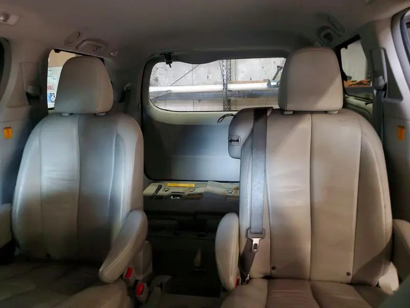 2013 TOYOTA SIENNA XLE  