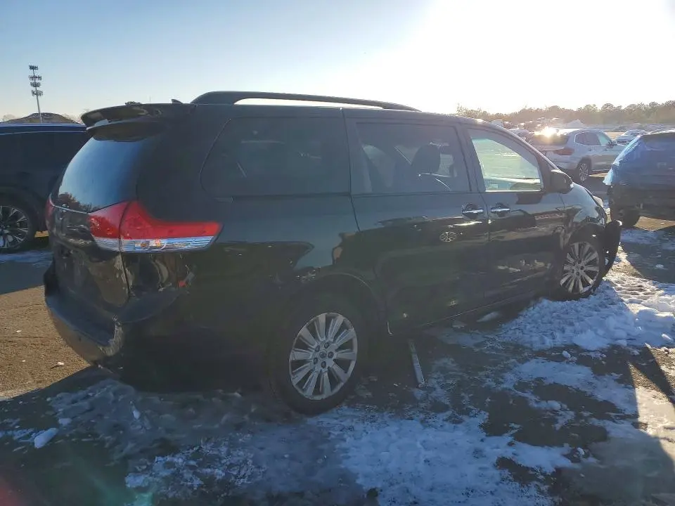 2014 TOYOTA SIENNA XLE  