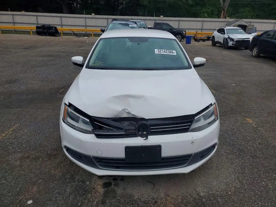 2013 VOLKSWAGEN JETTA SE  