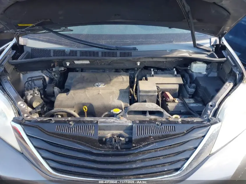 2012 TOYOTA SIENNA LE V6 8 PASSENGER