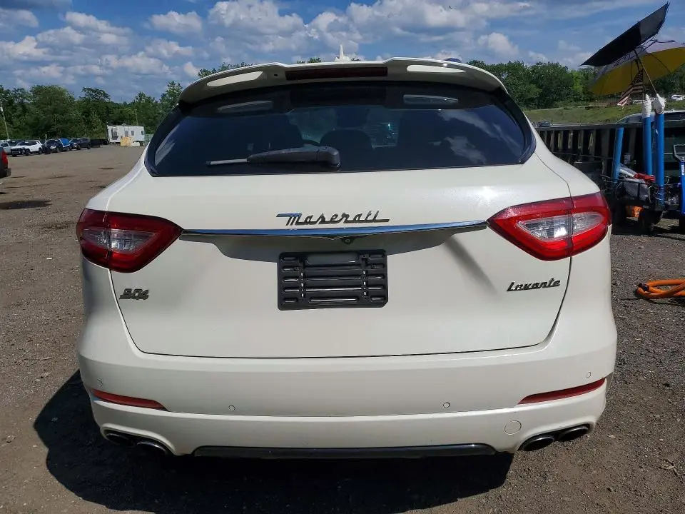 2017 MASERATI LEVANTE SPORT  