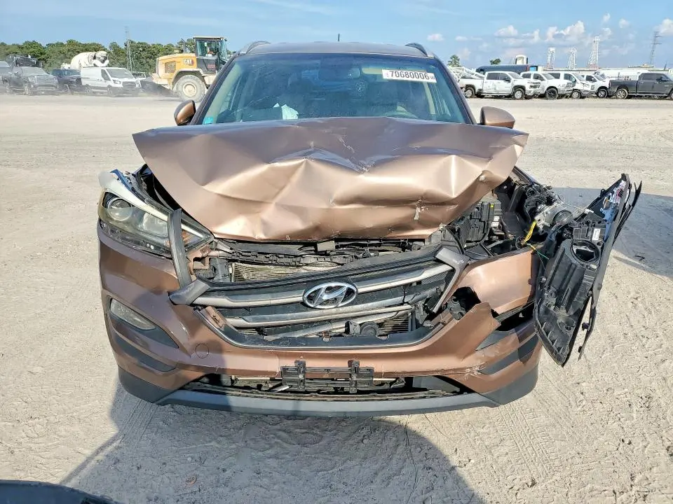 2016 HYUNDAI TUCSON SE  