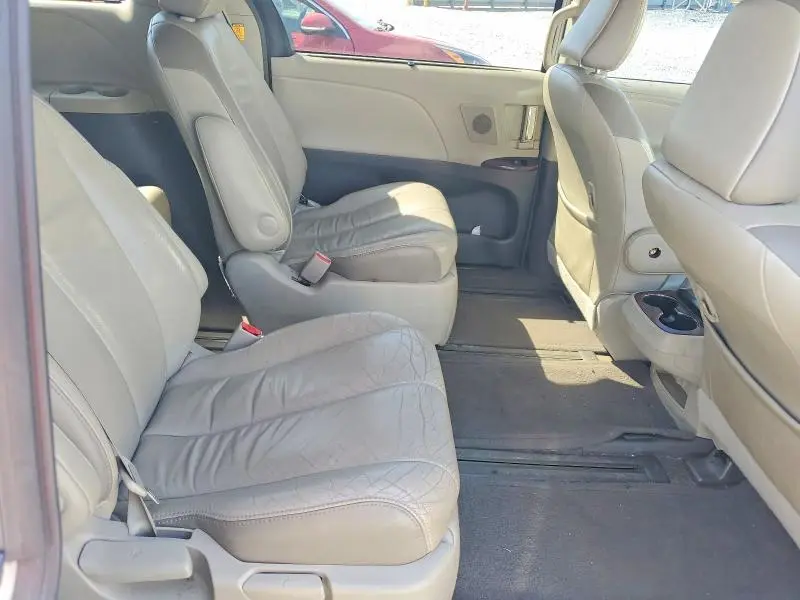2013 TOYOTA SIENNA LIMITED 7-PASSENGER  