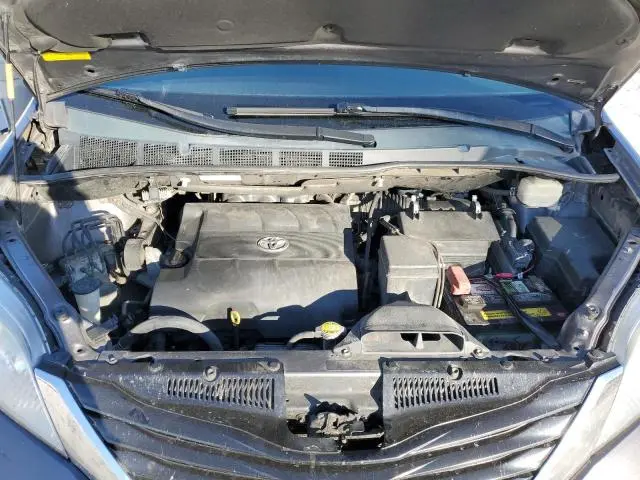 2013 TOYOTA SIENNA LE  