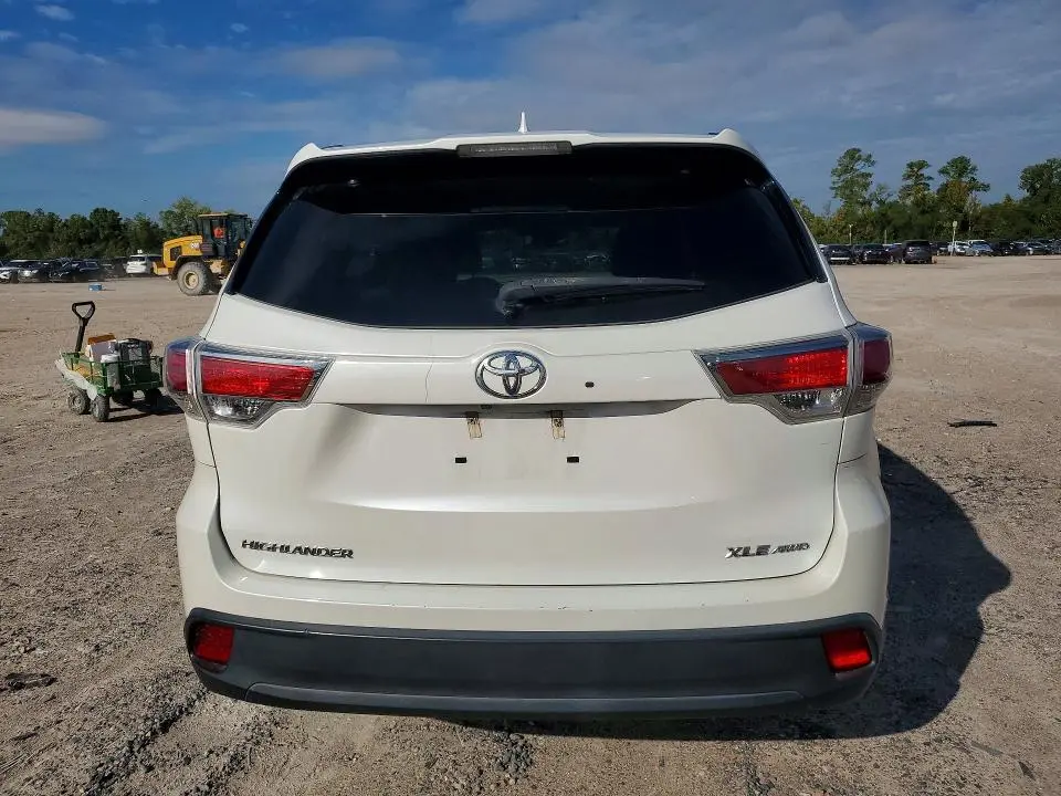 2016 TOYOTA HIGHLANDER XLE  
