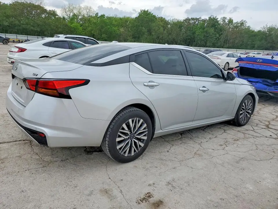 2024 NISSAN ALTIMA SV  