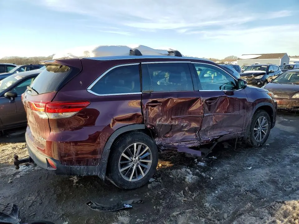 2018 TOYOTA HIGHLANDER SE  