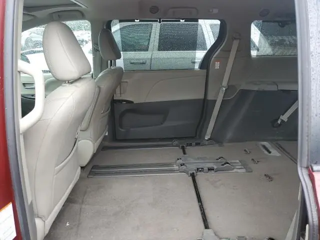 2016 TOYOTA SIENNA XLE