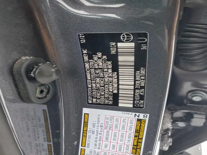 2022 TOYOTA C-HR XLE  