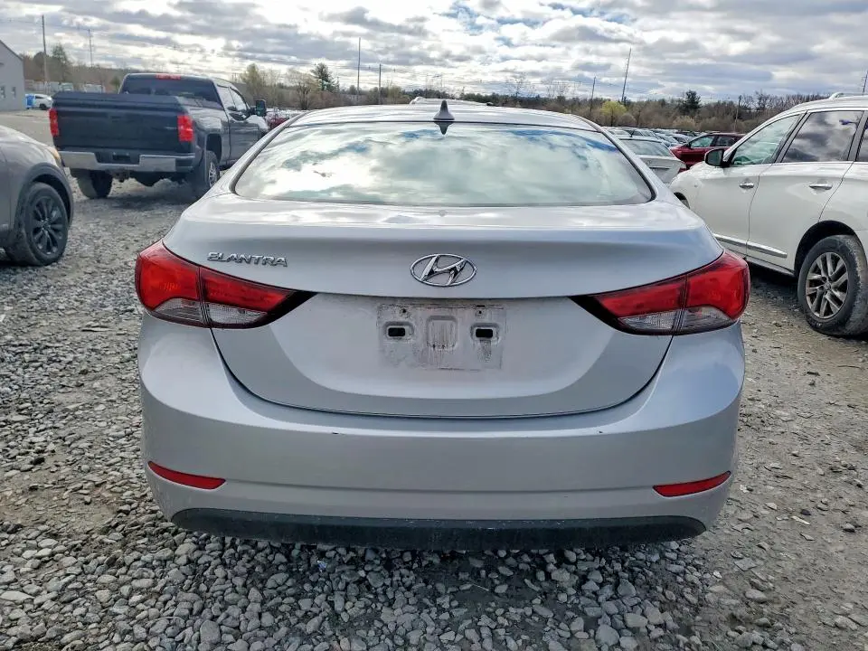 2015 HYUNDAI ELANTRA SE  