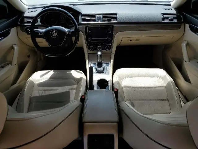 2017 VOLKSWAGEN PASSAT SE  