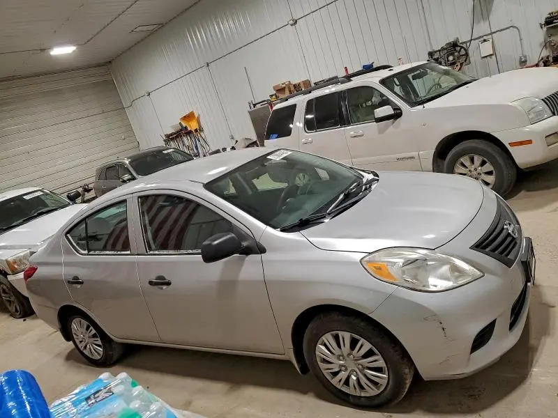 2014 NISSAN VERSA S  