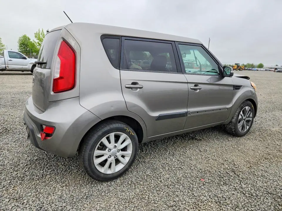2013 KIA SOUL +  