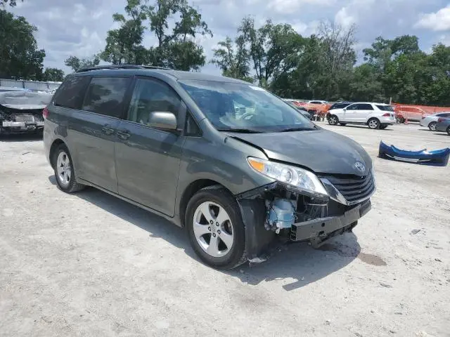 2013 TOYOTA SIENNA LE  