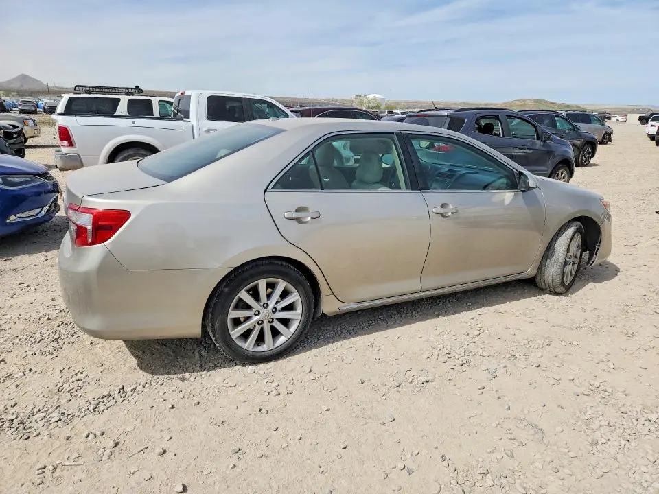 2014 TOYOTA CAMRY XLE  
