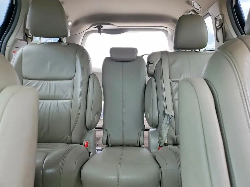 2016 TOYOTA SIENNA XLE 8-PASSENGER  