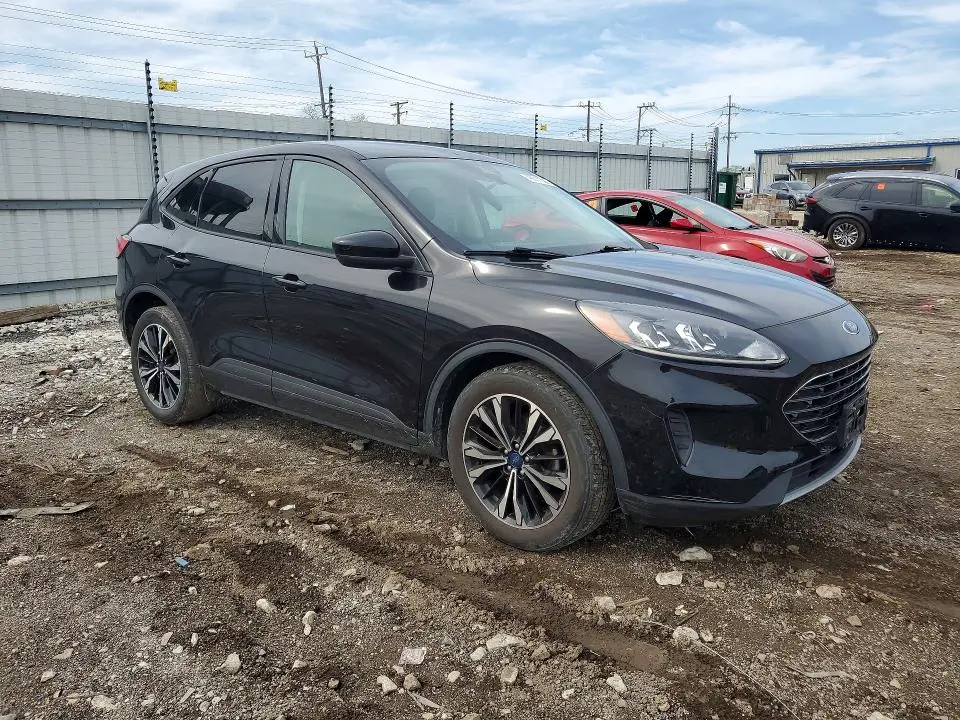 2022 FORD ESCAPE SE  