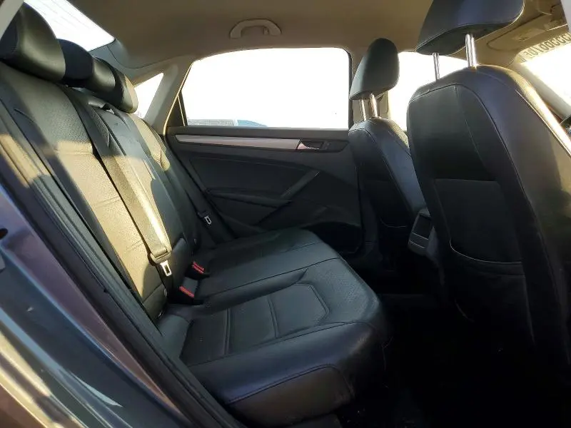 2015 VOLKSWAGEN PASSAT S  