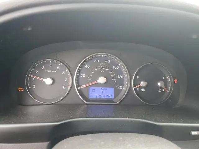 2010 HYUNDAI SANTA FE SE  
