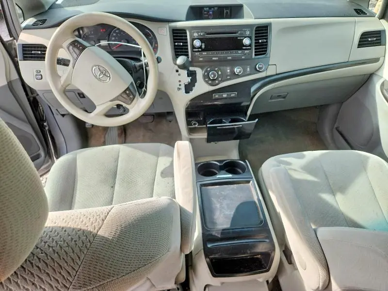 2011 TOYOTA SIENNA LE  