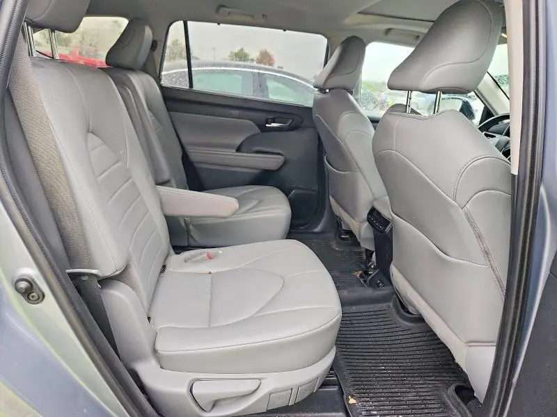 2021 TOYOTA HIGHLANDER XLE  