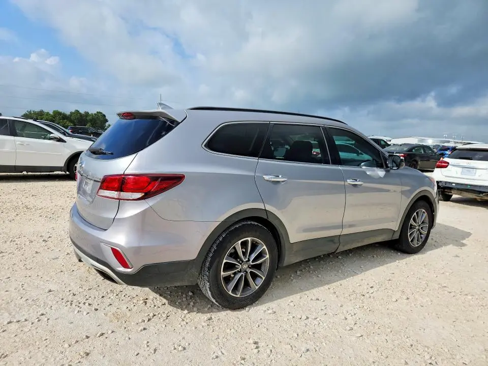2017 HYUNDAI SANTA FE SE  
