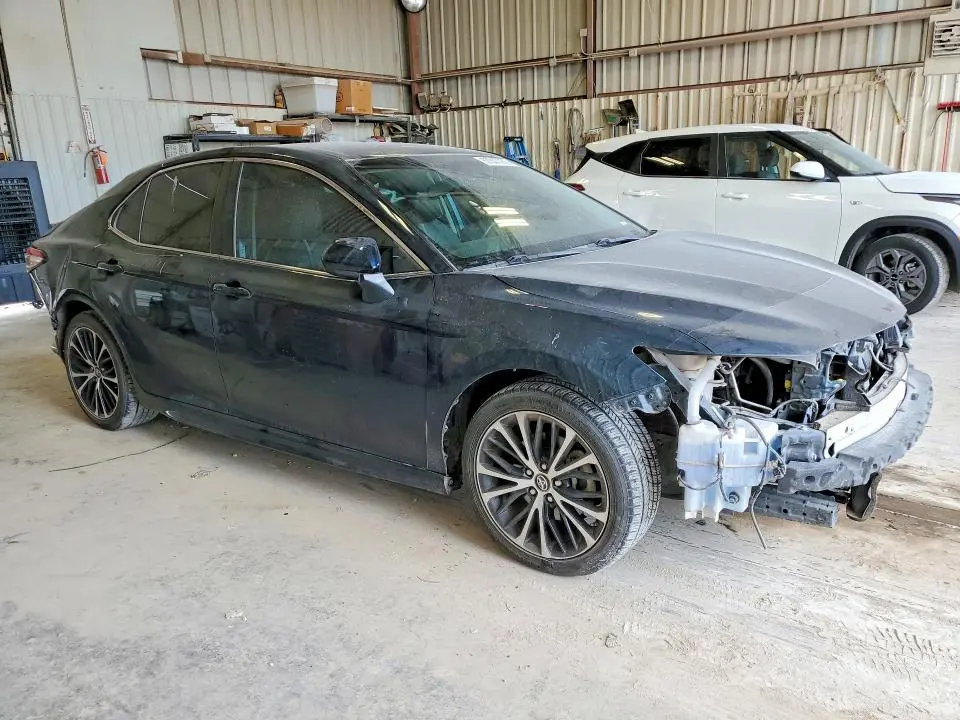2018 TOYOTA CAMRY SE  