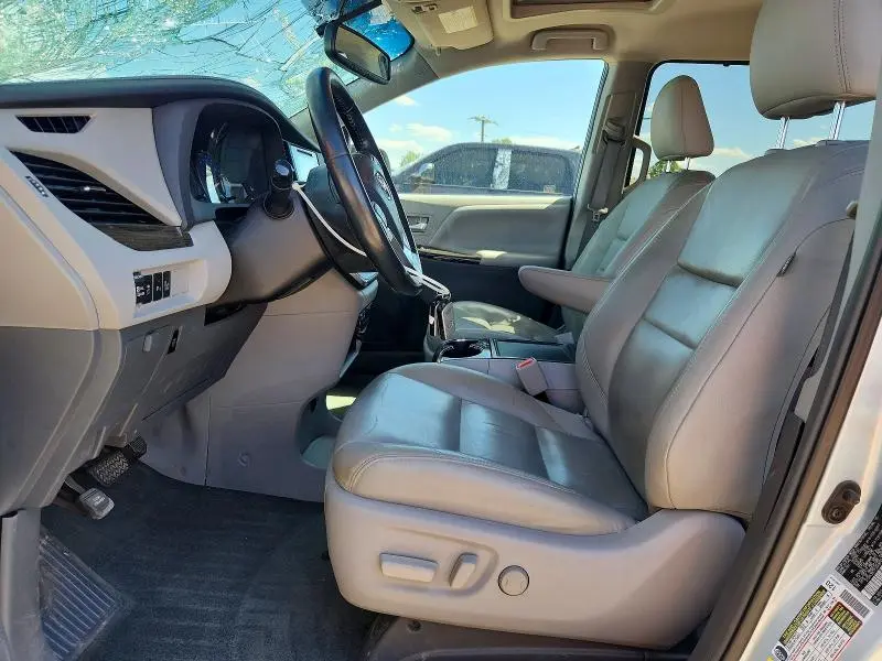 2015 TOYOTA SIENNA XLE 8-PASSENGER  