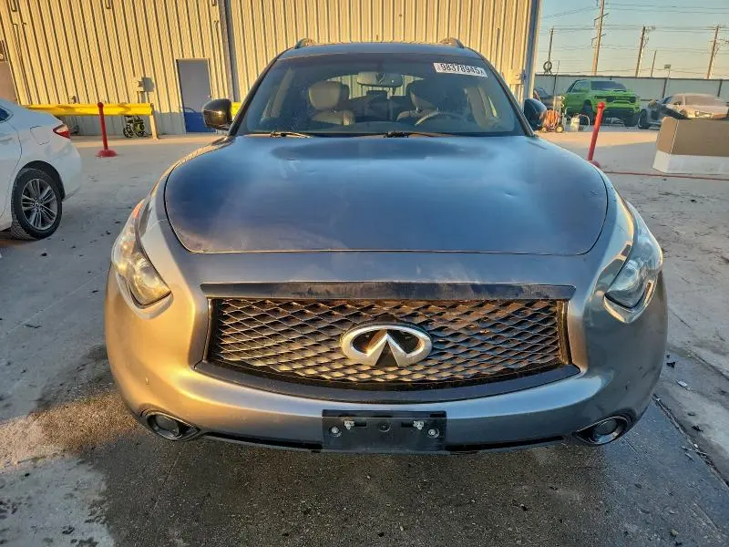 2017 INFINITI QX70   