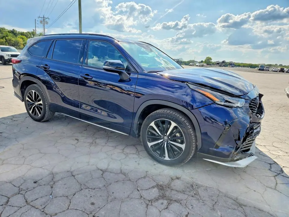 2021 TOYOTA HIGHLANDER XSE  