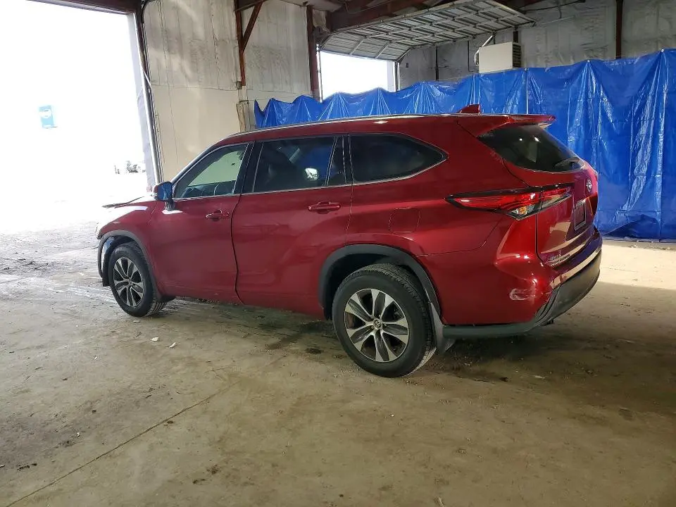 2021 TOYOTA HIGHLANDER XLE  