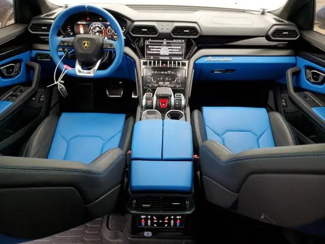 2022 LAMBORGHINI URUS   