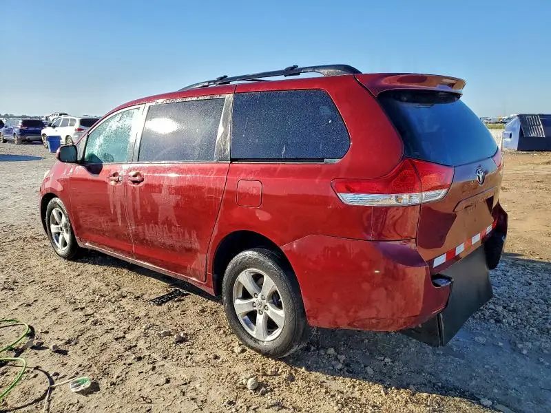 2013 TOYOTA SIENNA LE  