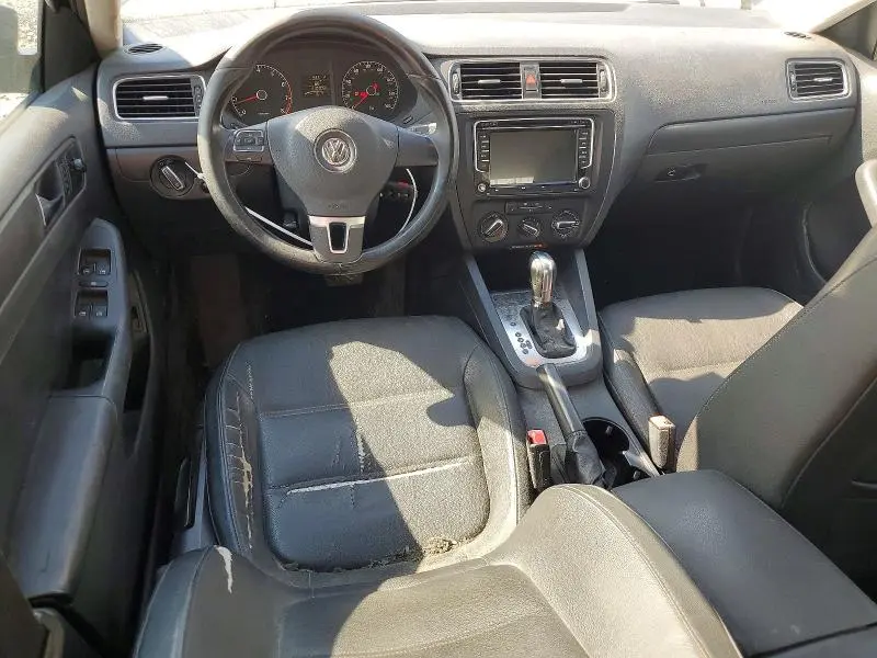 2011 VOLKSWAGEN JETTA SE  