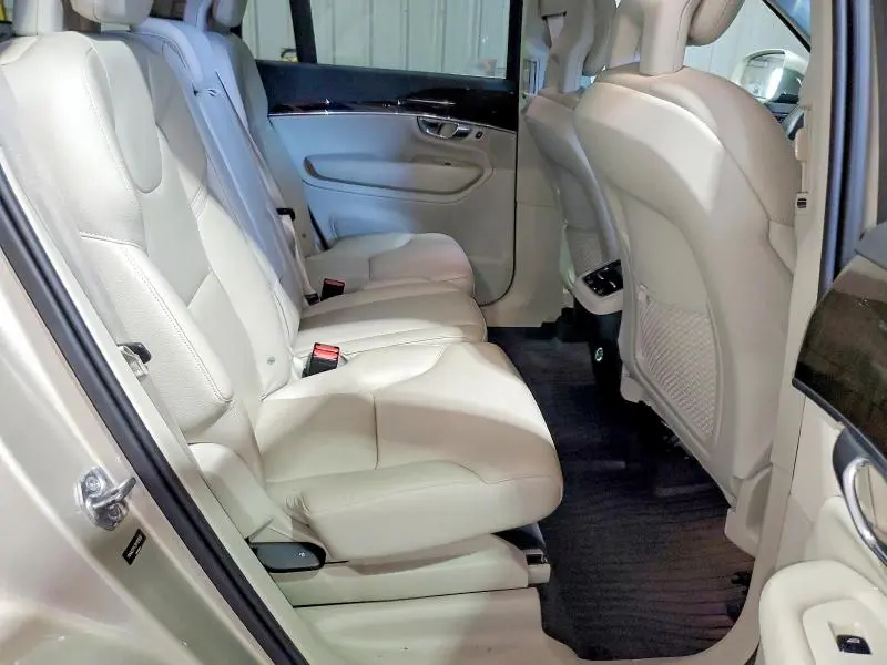 2017 VOLVO XC90 T6  
