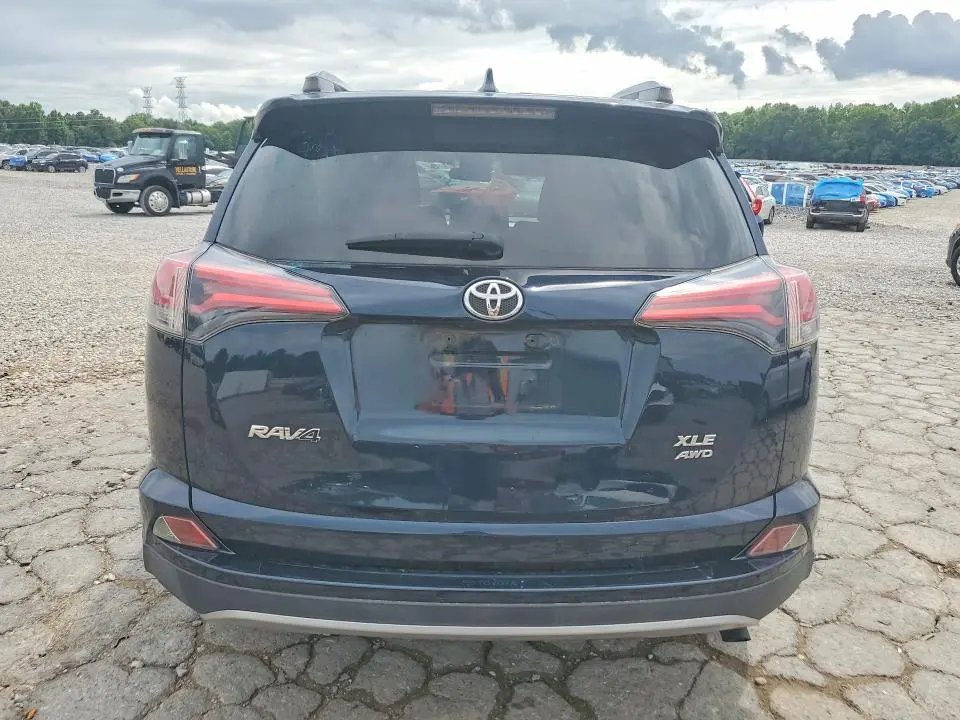 2018 TOYOTA RAV4 XLE  