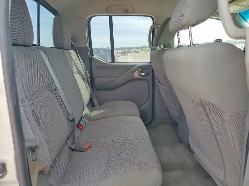 2017 NISSAN FRONTIER SV  