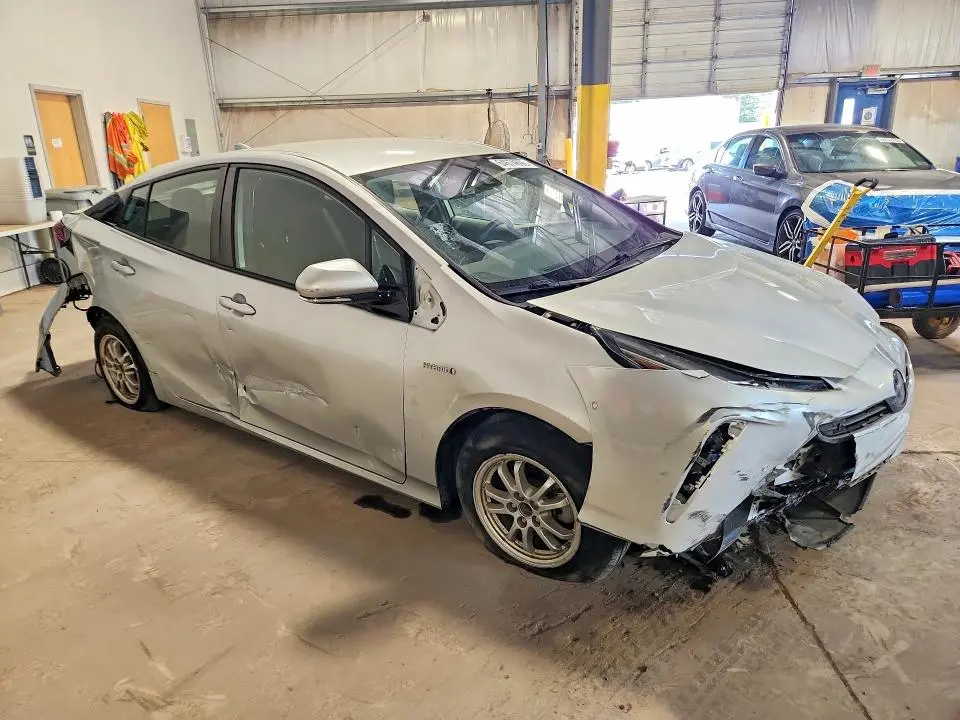 2019 TOYOTA PRIUS LE  