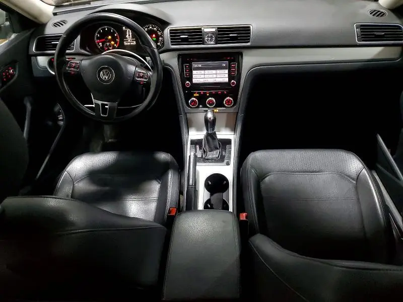 2013 VOLKSWAGEN PASSAT SE  